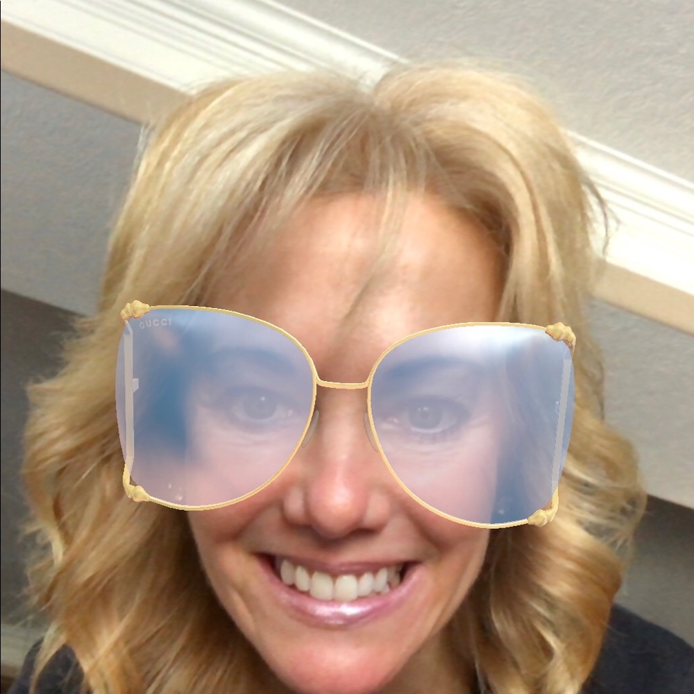 Meet your Posher, Sandy